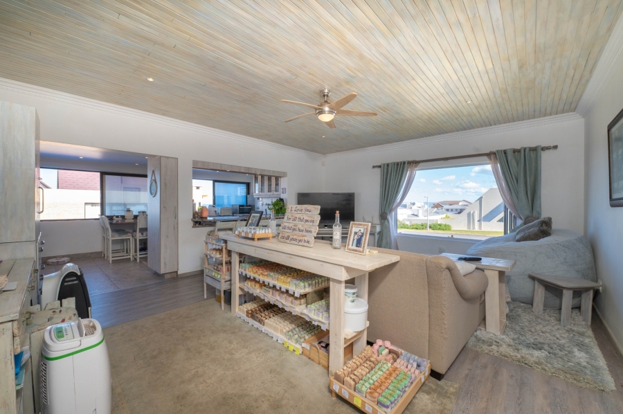 4 Bedroom Property for Sale in Outeniqua Strand Western Cape